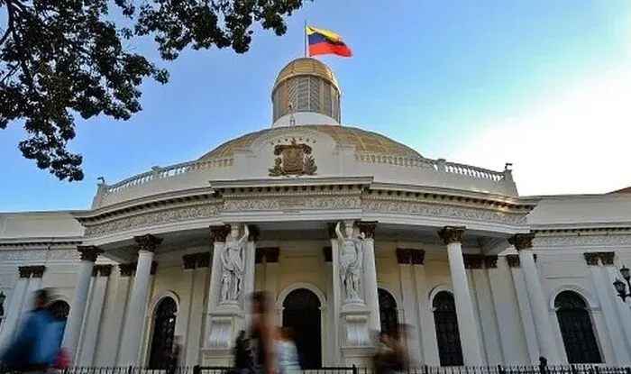 Tramp Venesuelaya sanksiyaların m&uuml;ddətini uzadıb
