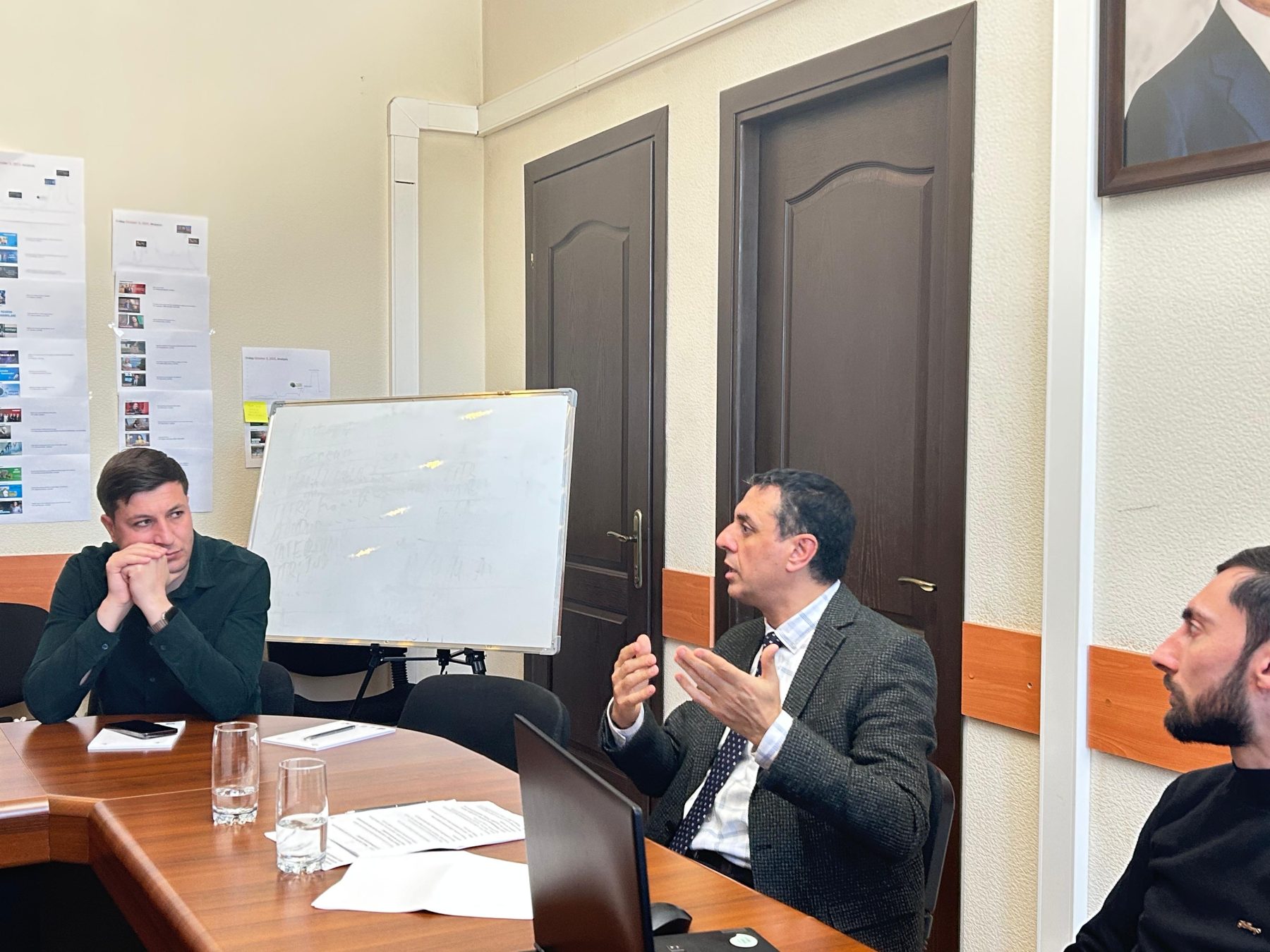 “Mediada şifahi və yazılı nitq” mövzusunda təlim keçirildi