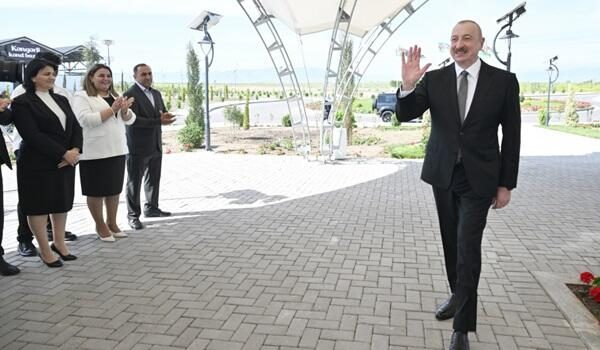 Prezident, xanımı və qızları Xocavənd sakinləri ilə görüşüblər