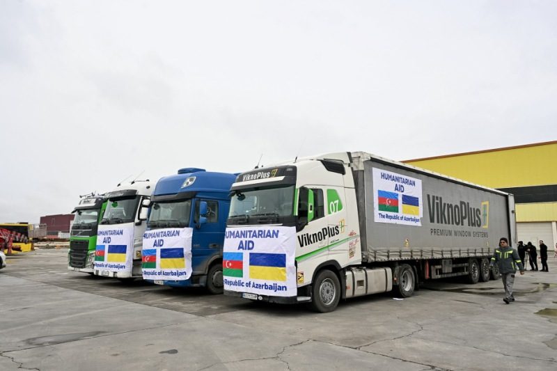 Azərbaycanın növbəti humanitar yardım yükü Kiyevə təhvil verilib