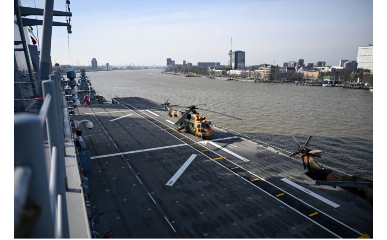 Türk donanması Hollanda mətbuatını heyran edib