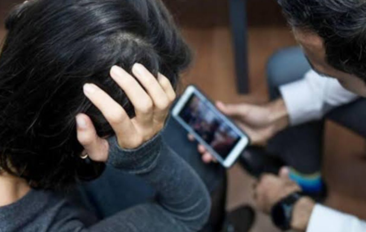 Süni İntellekt və Sosial Şəbəkələr: Tələbələrin Şəkillərinin Dəyişdirilməsinin Psixoloji, Hüquqi və Sosial Aspektləri