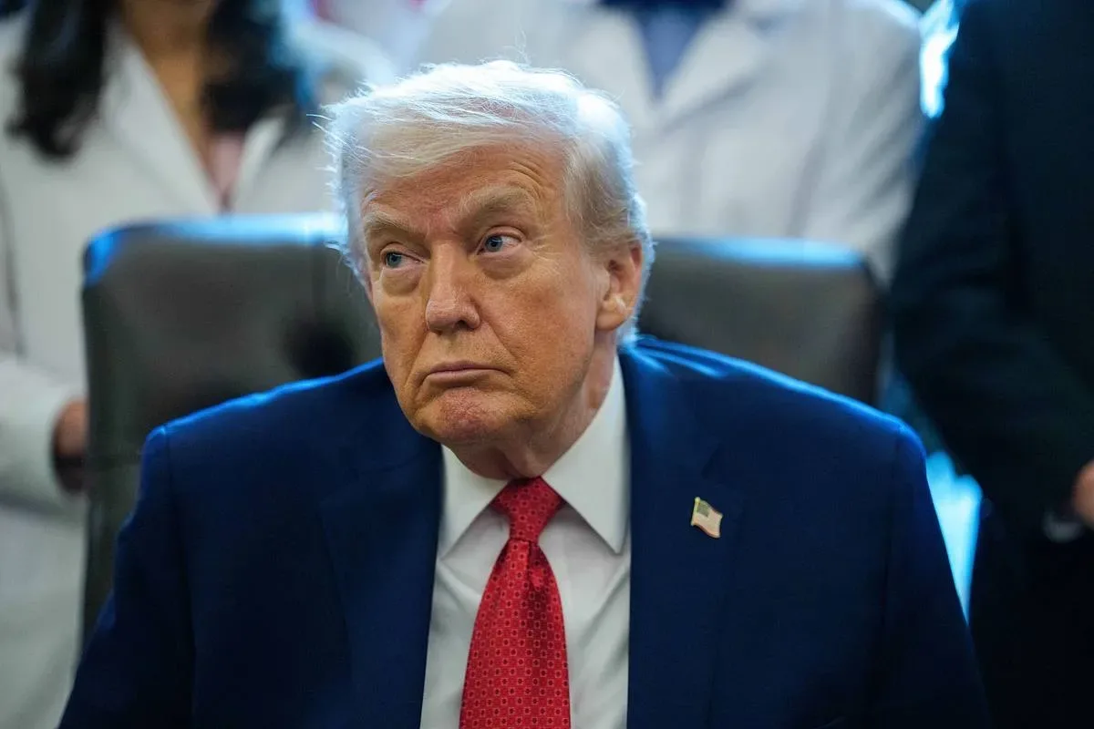 Tramp İran hərbçilərini təslim olmağa çağırıb