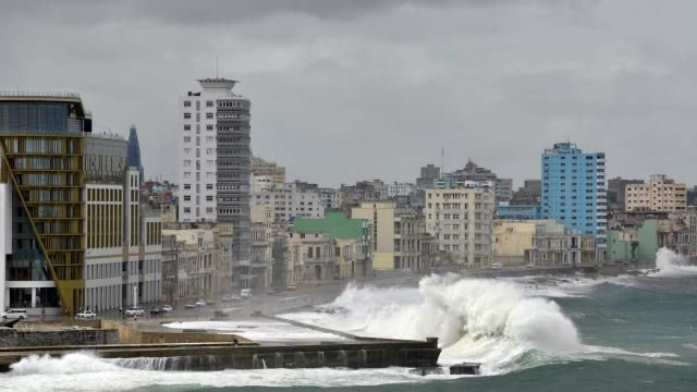 Tramp Kubanın çox yaxında çökəcəyini iddia edib