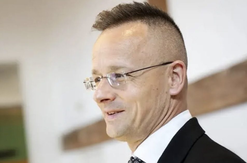 Siyarto: Aİ Yaxın Şərqdəki münaqişəyə görə Rusiyadan neft-qaz idxalına qadağanı ləğv etməlidir