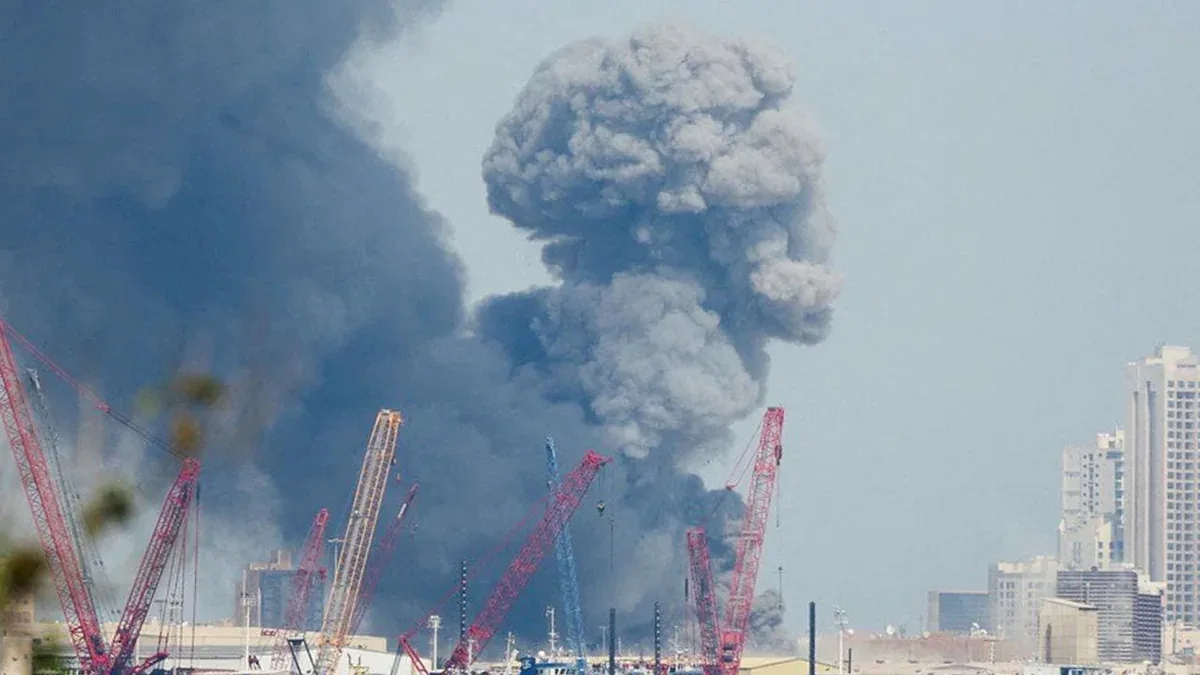 İran Bəhreyndə yanacaq çənlərinə hücum edib