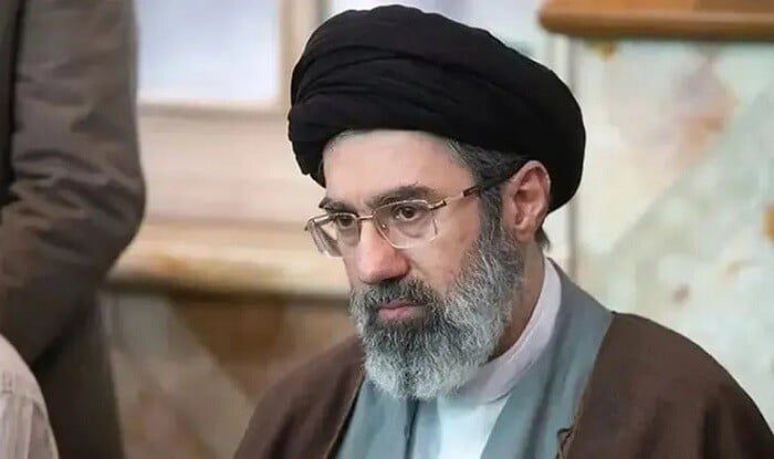 Xamenei bacısı və həyat yoldaşının öldüyünü təsdiqləyib