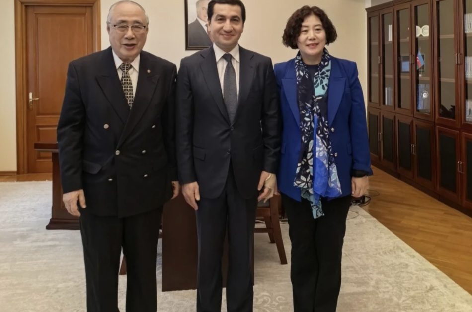 Prezidentin köməkçisi Çinin Avropa məsələləri üzrə keçmiş xüsusi nümayəndəsi ilə görüşüb