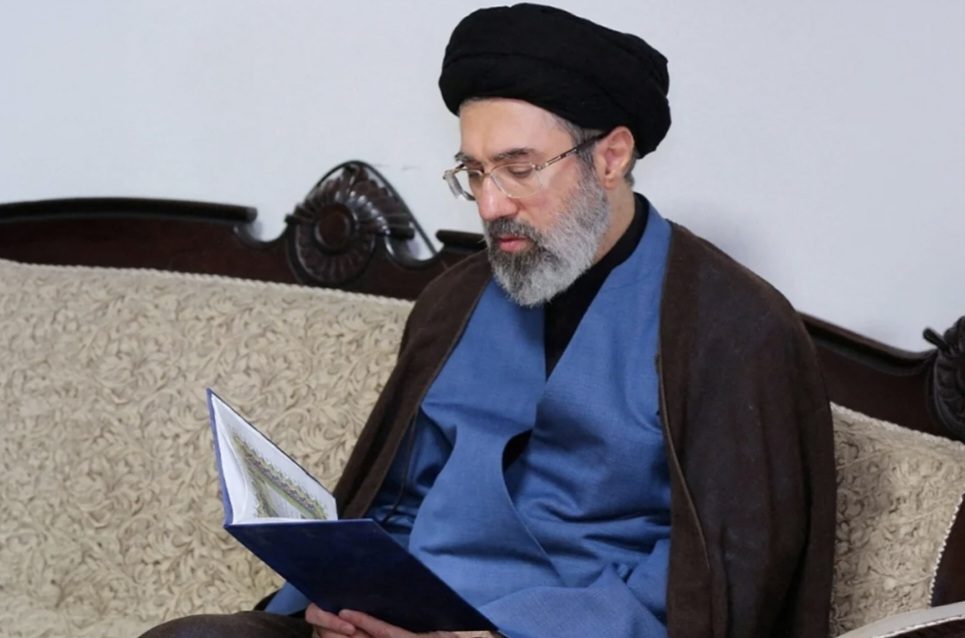 KİV: Müctəba Xamenei yaralı vəziyyətdə Rusiyaya aparılıb