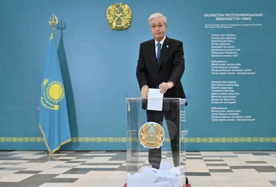 Tokayev referendumda səs verib