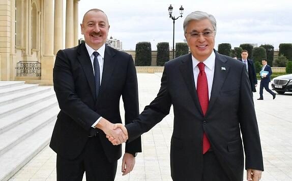 İlham Əliyev Tokayevi təbrik edib