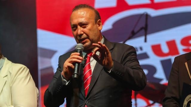  Uşak Bələdiyyə Başçısı Özkan Yalım həbs üçün məhkəməyə göndərilib 