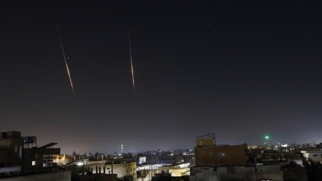 İran raketi Hayfada binaya düşüb: yaralılar var