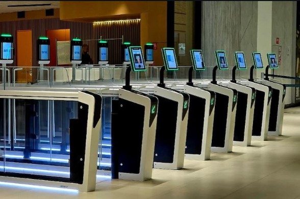 Hava limanlarında sərhəd nəzarətinin rəqəmsallaşdırılması: təhlükəsizlik və sərnişin mobilliyi arasında balans