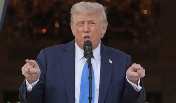 Tramp minlərlə iranlının ABŞ vizasını ləğv edəcək