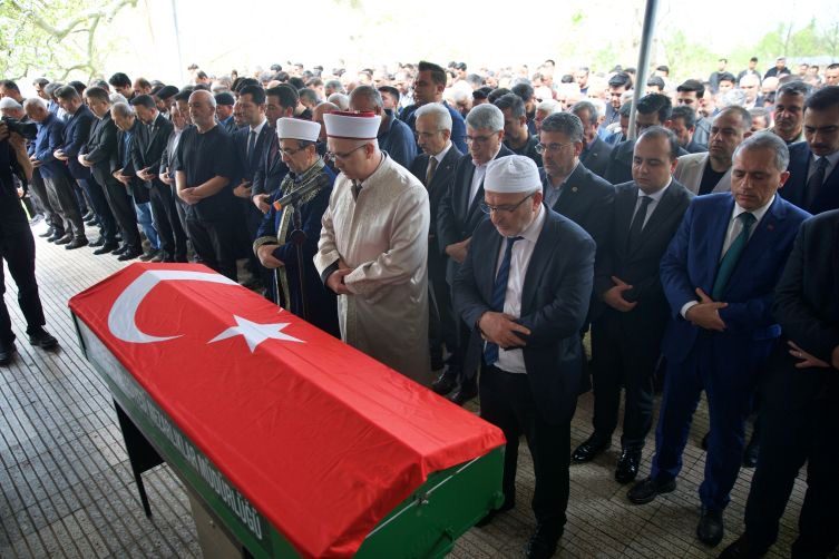 Türkiyə övladlarını son mənzilə yola salıb