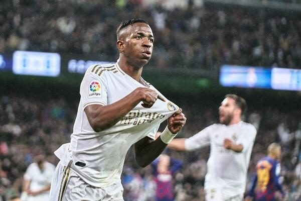 "Real" 8 futbolçu ilə vidalaşır