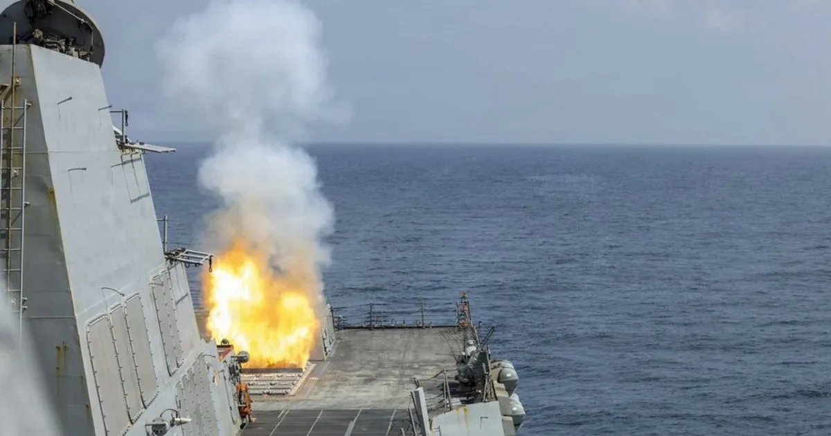 Tehran İran gəmisini saxladıqdan sonra ABŞ-nin hərbi gəmilərinə zərbə endirib