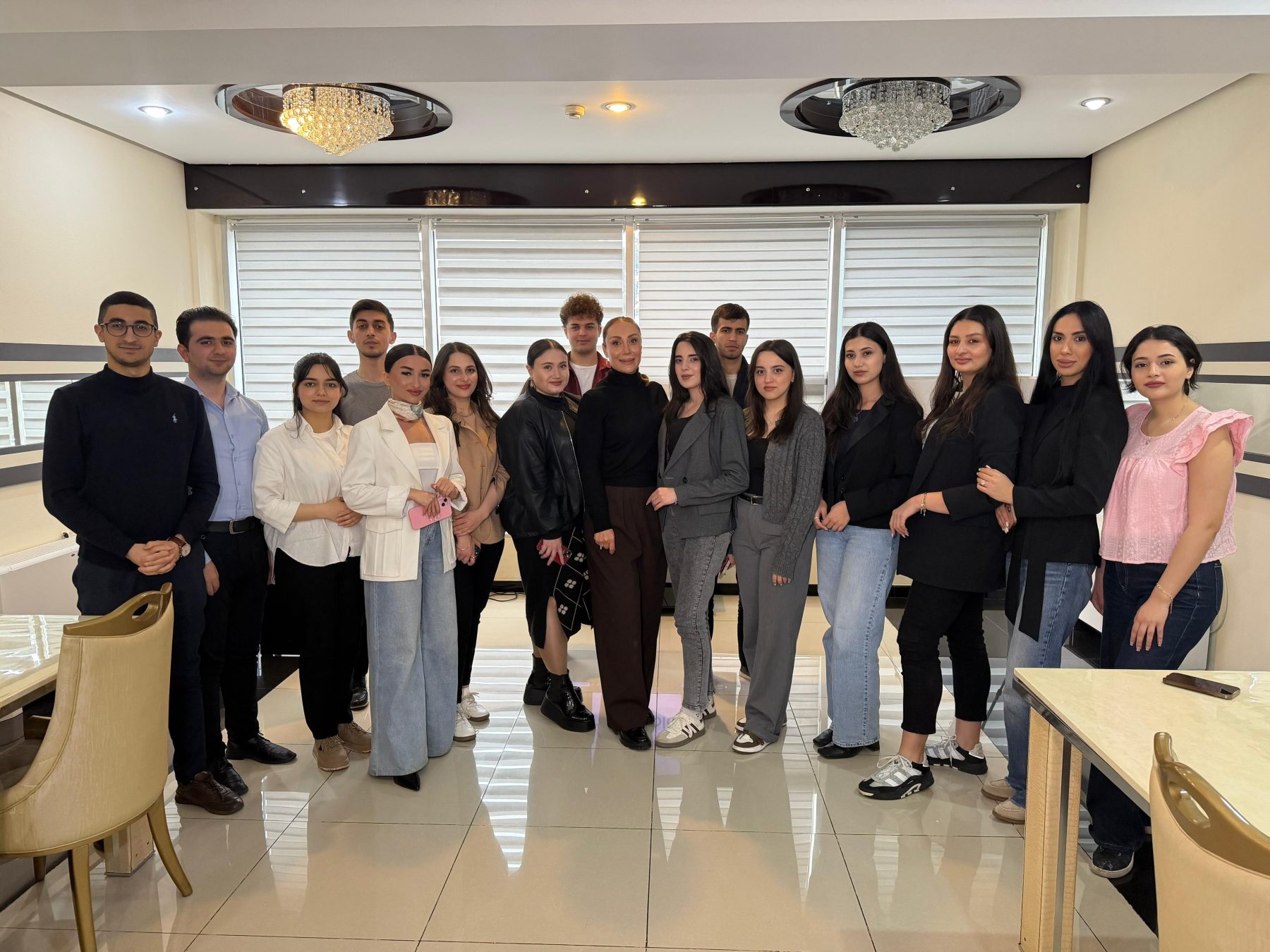 "Həkim efirə gəlmədi, 1 saat tək danışdım" - Efirdə peşəkarlıq imtahanı