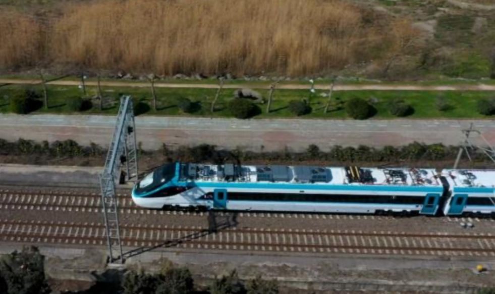 Türkiyənin ilk yüksək sürətli qatarı saatda 225 kilometr sürətə çatıb