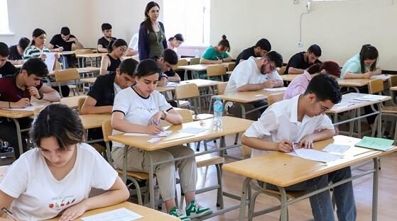 Bu gün 55 mindən çox şagird imtahan verib