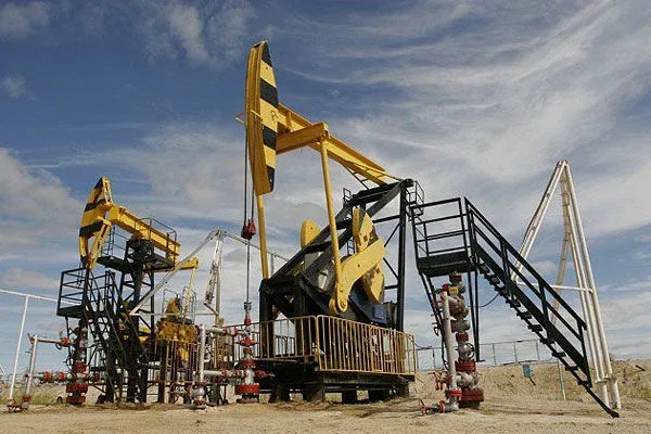 Orta Doğu'daki Gerilimler: Bu ülke ilk kez Bakü'den petrol satın alıyor