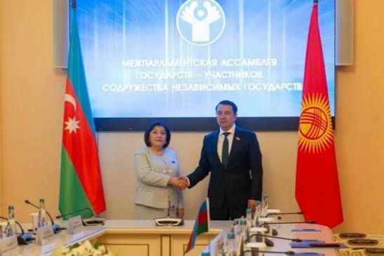 Sahibə Qafarova Rusiyada qırğızıstanlı həmkarı ilə görüşüb