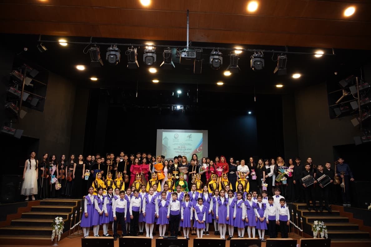 Şəki şəhərində 28 May-Müstəqillik Gününə həsr olunan konsert proqramı keçirilib