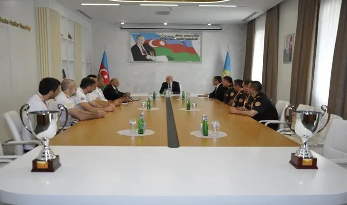 Kəmaləddin Heydərov FHN komandalarının üzvləri ilə görüşüb 