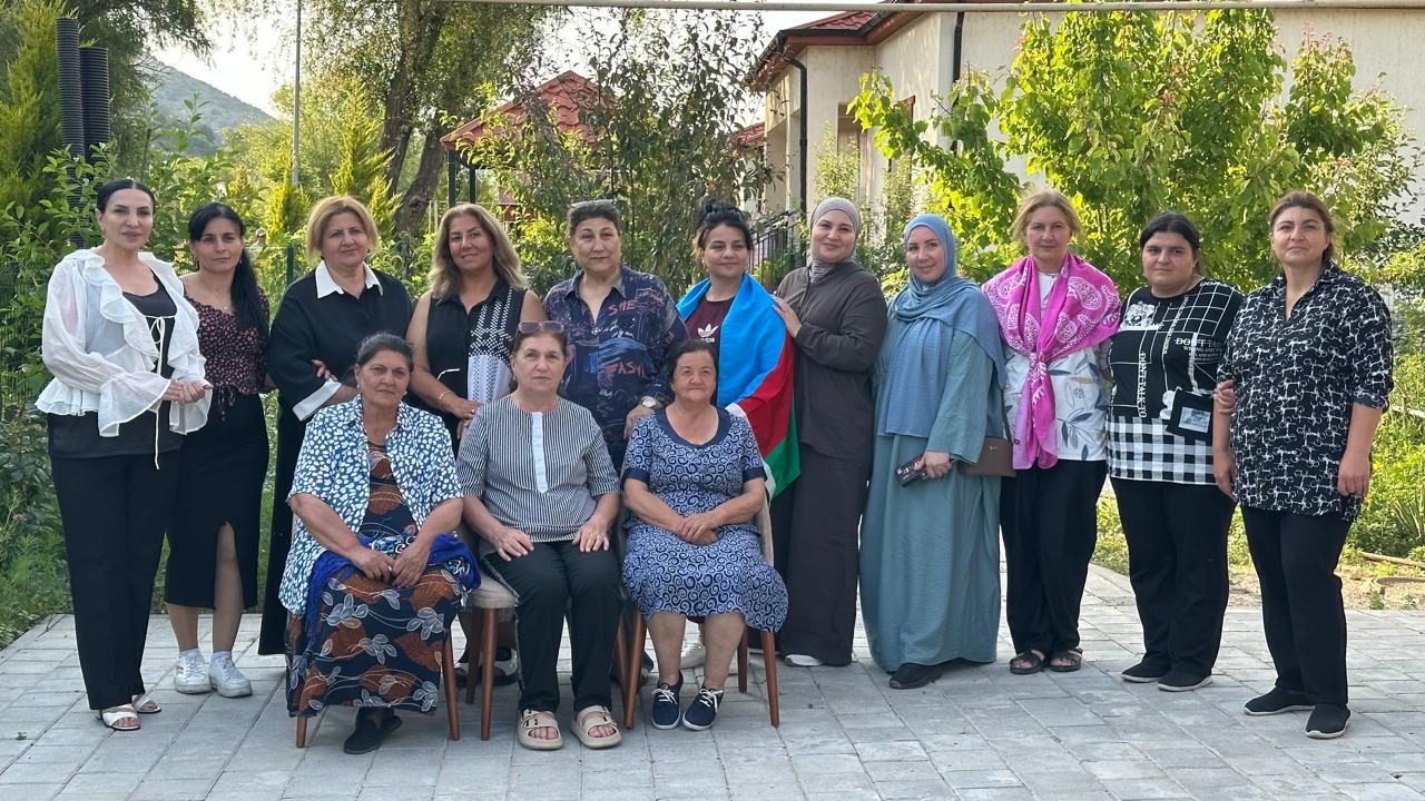 Laçının Sus kəndində tikiş üzrə təlim keçirilib, iştirakçılar Azərbaycan bayrağı hazırlayıb və milli geyimlərimiz haqqında məluma