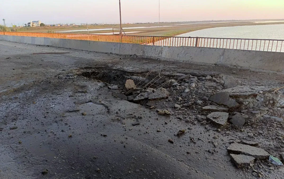 Ukrayna Krımda və Zaporojye vilayətində iki körpüyə zərbə endirib