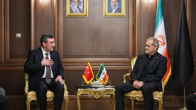 Vitse-prezident Yılmaz İran Prezidenti Pezeşkianla görüşüb
