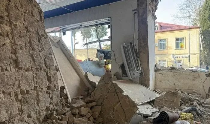 Yasamalda partlayış: 16 yaşlı yeniyetmə ölüb, yaralananlar var