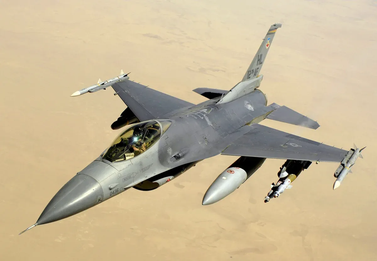 ABŞ HHQ-nin "F-16" qırıcısı Yunanıstanın Zakintos hava limanında qəza enişi edib