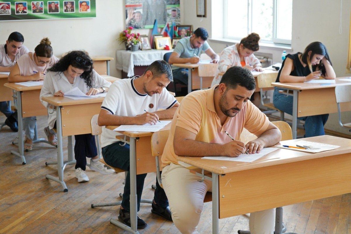 Dövlət icra məmuru vəzifəsinə qəbulla bağlı test imtahanı keçirilir