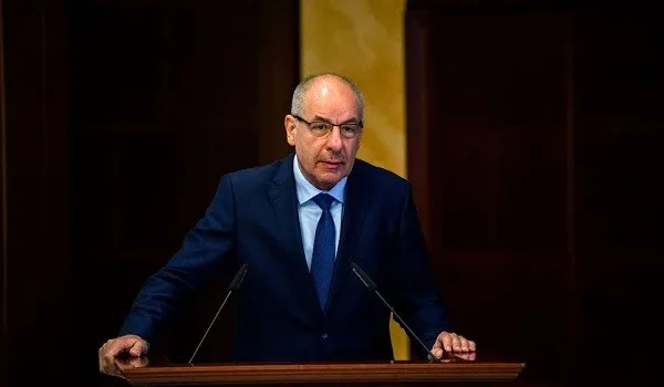 Prezident istefasını tələb edən qanunu imzalayıb