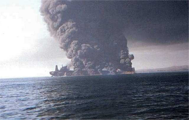 Oman sahillərində tanker vurulub