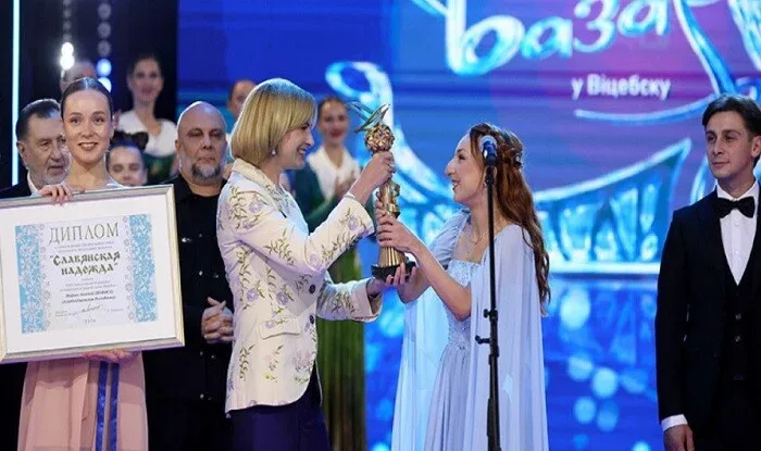 Lukaşenko azərbaycanlı sənətçini təltif edib