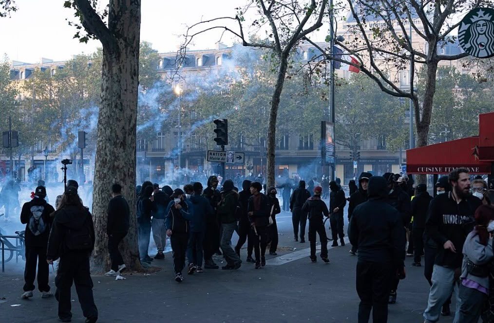 İtaliyada etirazlar siyasi gərginliyi artırır